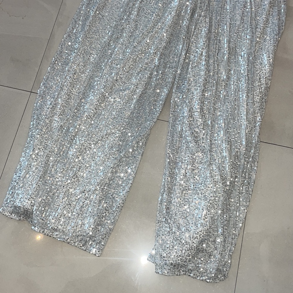 PrettyLittleThing | SILVER SEQUIN WIRE DETAIL BANDEAU WIDE LEG JUMPSUIT - Picture 8 of 9